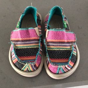 Sanuk shoes barely worn size 8